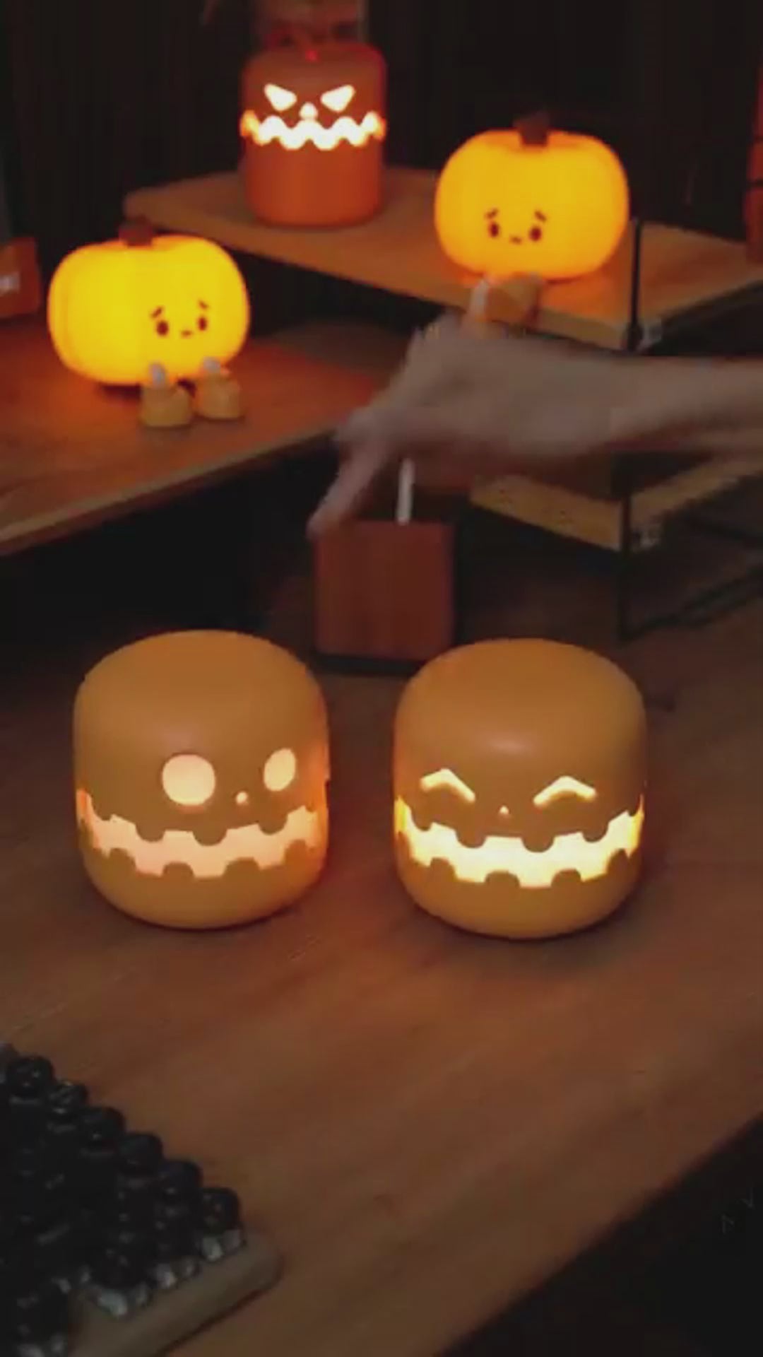 Jack-o'-lantern 🧡 ( ★★★★☆ 678 Reviews )